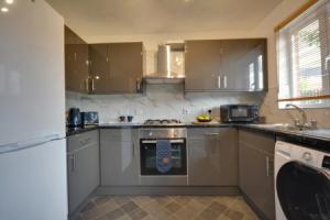 Manchester Townhouse by BEVOLVE - 4 bedrooms - Free Parking, Манчестер