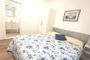 Top 10-1 bedroom apt/terrace, Krvavica