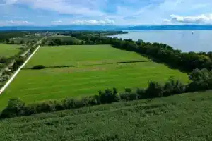 Ferien-Apartment Eisvogel im Naturschutzgebiet mit Privatstrand, Фридрихсхафен