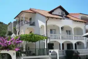 Apartment Bubi - sea view : A3 drugi kat  Mastrinka, Island Ciovo, Трогир
