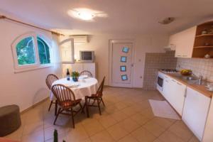 Apartments Pende, Раб