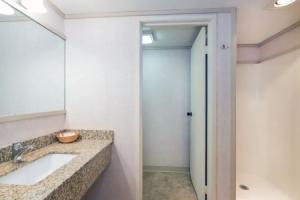 Mountainside Inn 417 1 Bedroom Hotel Room by Alpine Lodging Telluride, Теллурид
