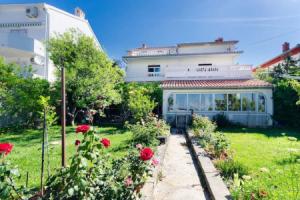 Apartments and Rooms Kata, Раб