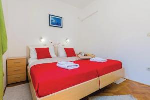 Nice Home in Bosanka With Wifi and 3 Bedrooms, Млини