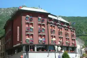 Croce Bianca, Оменья