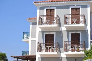 Mykali Hotel, Питагорио