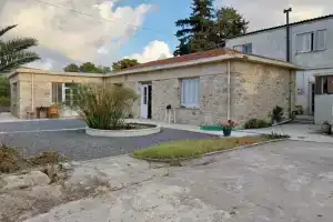 Villa Phyllia, a Property With History, Ираклион