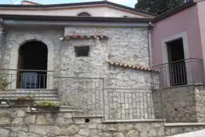 Отель «Albergo Diffuso Borgo Gallodoro», Летоянни