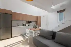 New Loft, Pool Villa & Jacuzzi , Kids Pool ,10 min to Lindos, Хараки