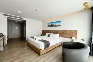 Slive Hotel, Сурин