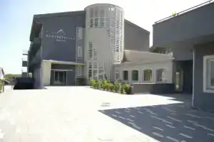 Mareneve Resort, Лингваглосса