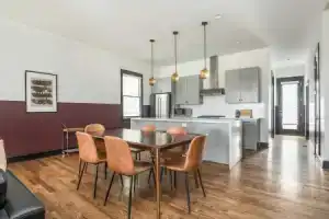 Linda, Emmylou & Patsy by Avantstay 3 Unit Buyout w/ 11br in Heart of Nashville, Нэшвилл