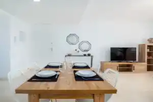 2306 - Brand new apt, walking distance to beach!, Манильва
