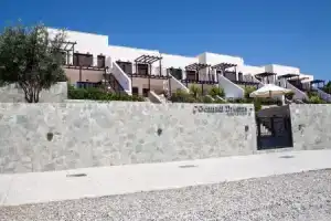 Southern Dreams Apartments, Геннади