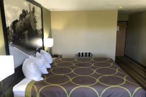 Super 8 by Wyndham Topeka/Wanamaker RD/I-70, Топика