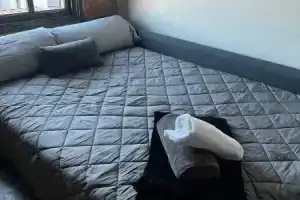 Artistico-Styled Studio Loft Sleeps 5, Даллас
