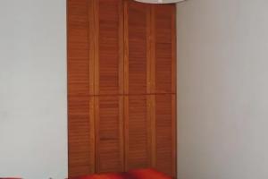Cobra Homestay, Капитана