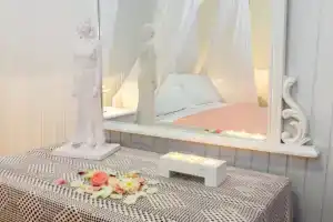 Santorini Paradise, Ия
