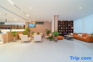 Sit Forget City · Luxury Living in Banshan Scenic Resort Hotel, Дали