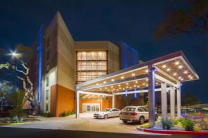 Holiday Inn Express & Suites San Antonio Medical-Six Flags by IHG, Сан-Антонио