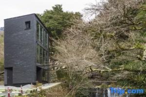 COCO VILLA Okuyugawara — Private villa by mountain stream with sauna, surrounded by nature, Югавара