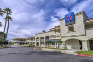 Motel «6-Carlsbad, CA Beach», Карлсбад