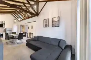 Petra Residence, Скала-Потамиас