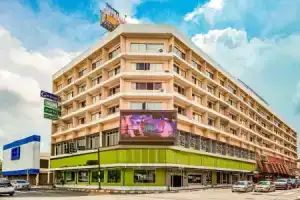 Oyo 441 Grand Thara Hotel, Сурат-Тхани