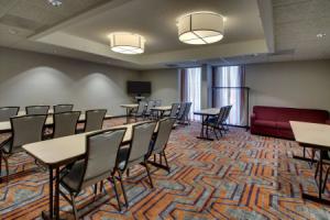 Апарт-отель «Drury Inn & Suites East», Эвансвилль