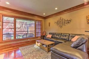 North End Boise Home w/ Courtyard ~ 3 Mi to Dtwn!, Бойсе