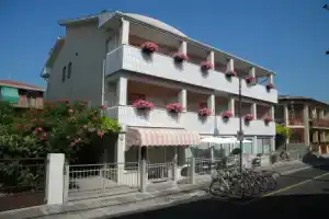 Hotel «Eliani», Градо