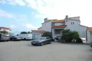 Hotel «Sunce», Подстрана
