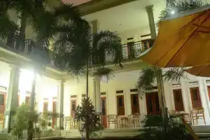 Отель «Budget Door Legian Inn», Кута