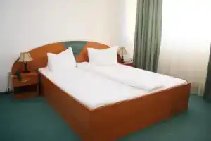 Hotel «Sir Orhideea», Бухарест