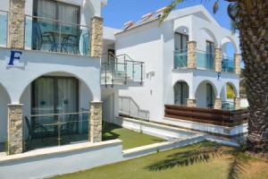 Caprice Spa Kosher Resort, Полис-Хрисохус