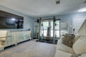 Pets Welcome! Humble Townhome 4 Mi to Airport, Хамбл