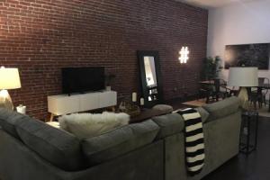 Huge Ace Hotel-Style Loft, Лос-Анджелес