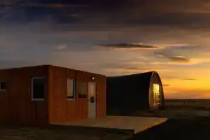 Aurora Igloo, Хедла