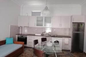 Sofia's apartment, Каристос