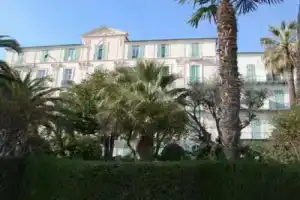Rental Apartment Le Porte De France/18 - Menton 2 Bedrooms 6 Persons - Pop 19829, Ментона