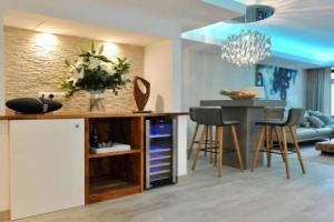 Luxury apartment in La Isla, Puerto Banus, Марбелья