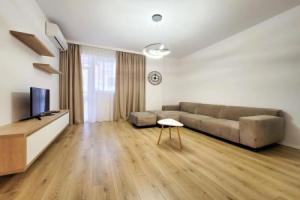 Boulevard 2 BR Apartment, Тирана