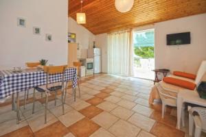 Apartment Josip - 100 m from beach: A5 Ivan Dolac, Island Hvar, Ivan Dolac