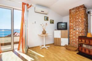 Beautiful Apartment in Karlobag With Wifi, Barić Draga