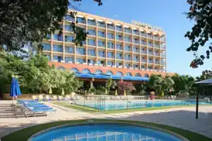 Navarria Blue Hotel, Лимассол