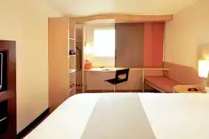 Hotel «ibis Braga», Брага