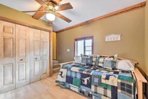Best Location - Maggie Valley Cabin w/ Hot Tub!, Магги-Валли