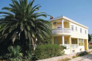Awesome Home in Zadar With Wifi and 2 Bedrooms, Козино