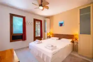 Barış Apart, Каш