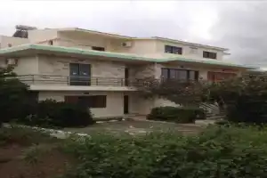 Yiannis Apartments, Фалираки